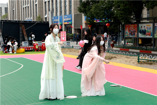 “三八”國際婦女節(jié)來臨，南京新華向所有女性致以節(jié)日最美好的祝福！